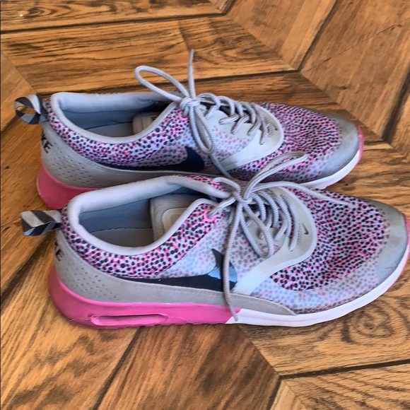 Nike - Picture 2 of 4